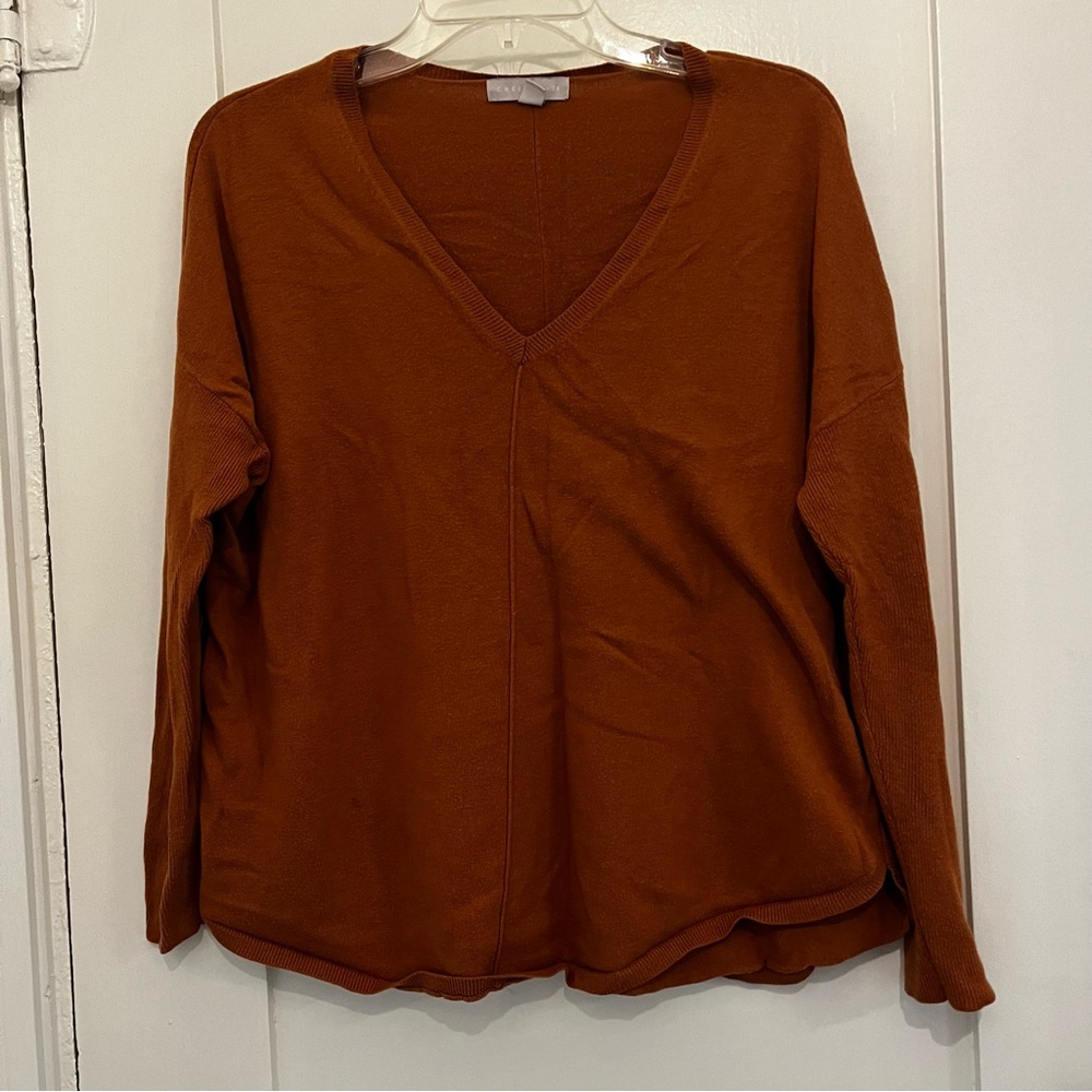 Chelsea 28 V-Neck Sweater in Rust Clay - Size Medium